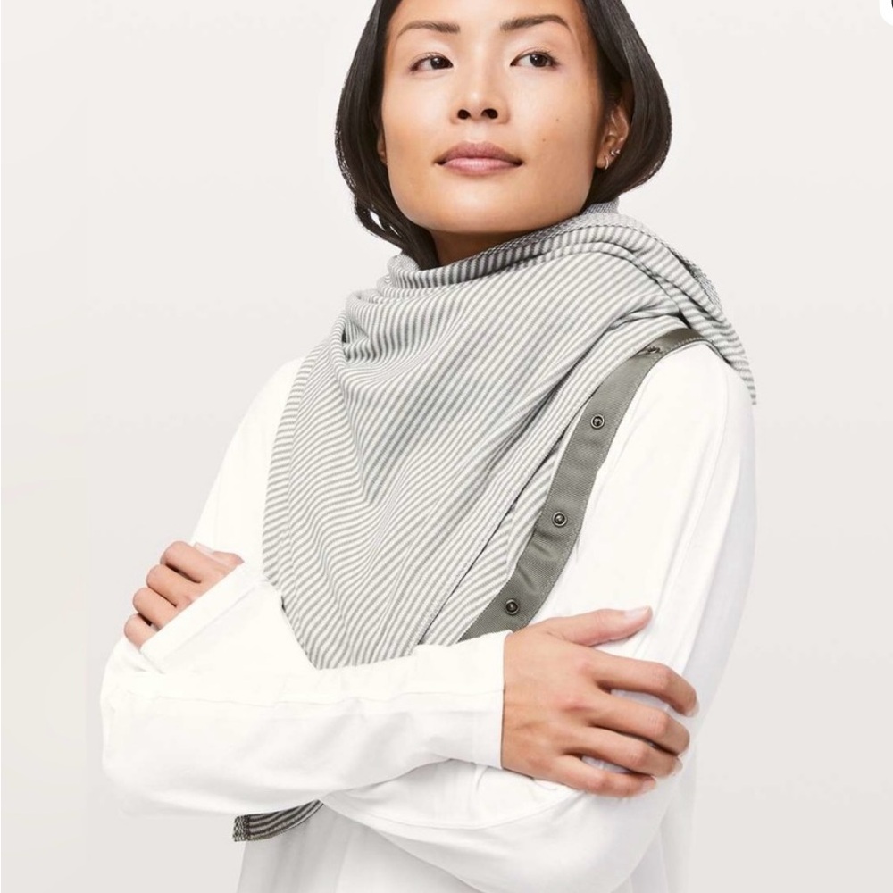 lululemon athletica Vinyasa Gray and Striped reversible Scarf